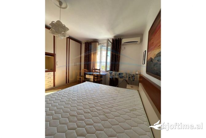 Shtepi me qera Apartament ne Tirane, 3+1, Mobilimi E mobiluar, Pagesa 900  Euro.