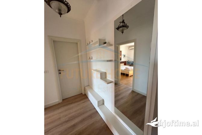 Shtepi me qera Apartament ne Tirane, 3+1, Mobilimi E mobiluar, Pagesa 900  Euro.