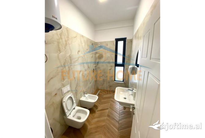 Ambient biznesi me qera 3+1 ne Tirane - 1,000 Euro