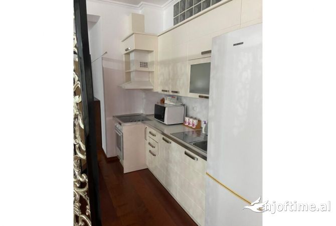 Shtepi me qera 2+1 ne Tirane - 1,000 Euro