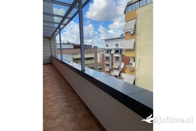 Shtepi me qera Apartament ne Tirane, 2+1, Mobilimi E mobiluar, Pagesa 1,000  Euro.