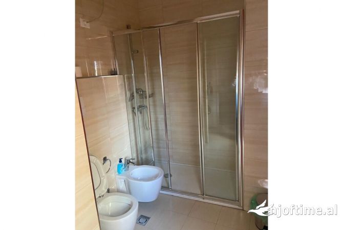 Shtepi me qera Apartament ne Tirane, 2+1, Mobilimi E mobiluar, Pagesa 1,000  Euro.