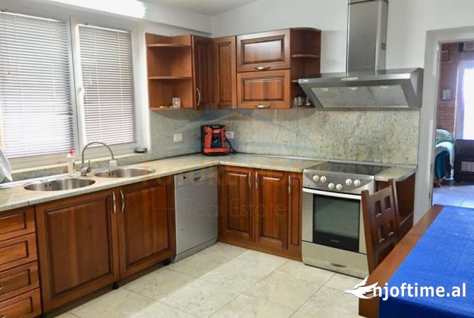 Shtepi me qera 3+1 ne Tirane - 1,200 Euro