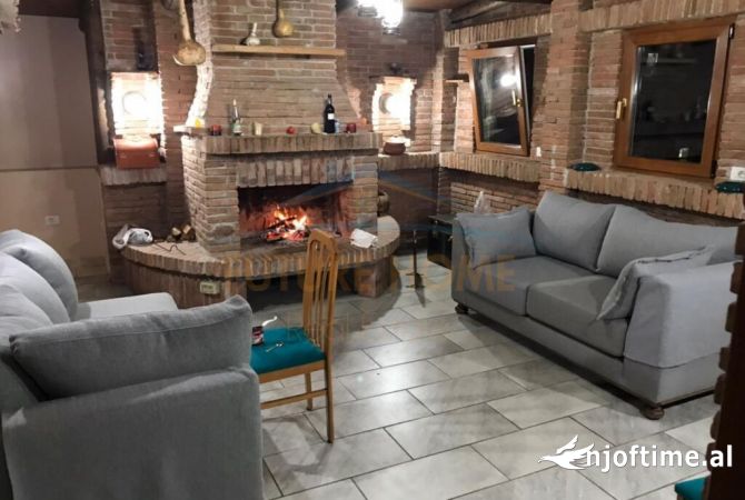 Shtepi me qera Apartament ne Tirane, 3+1, Mobilimi Pjeserisht e mobiluar, Pagesa 1,200  Euro.