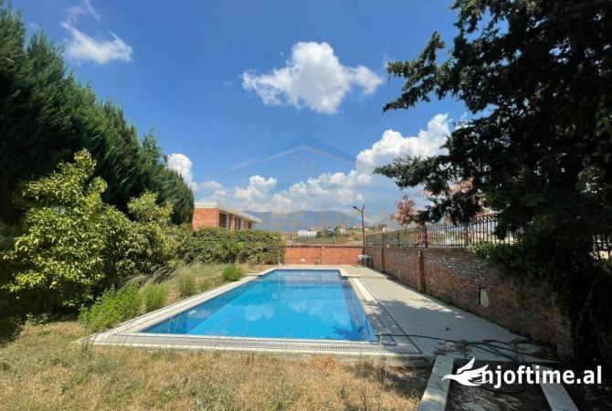 Shtepi me qera Vila Luksoze ne Tirane, 6+1, Mobilimi Bosh, pa mobiluar, Pagesa 4,000  Euro.