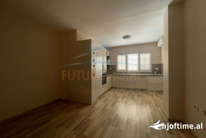 Shtepi me qera Vila Luksoze ne Tirane, 6+1, Mobilimi Bosh, pa mobiluar, Pagesa 4,000  Euro.