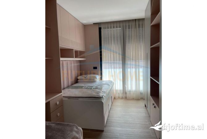 Shtepi ne shitje Apartament ne Tirane, 2+1, Mobilimi E mobiluar, Pagesa 390,000  Euro.