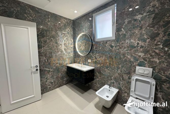 Shtepi me qera Vila Luksoze ne Tirane, 6+1, Mobilimi E mobiluar, Pagesa 3,500  Euro.