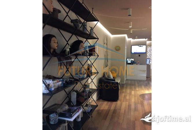 Shtepi ne shitje Apartament ne Tirane, 3+1, Mobilimi Bosh, pa mobiluar, Pagesa 250,000  Euro.