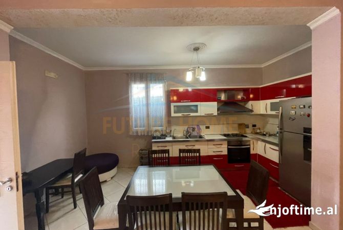 Shtepi ne shitje Vila Luksoze ne Tirane, 4+1, Mobilimi E mobiluar, Pagesa 280,000  Euro.