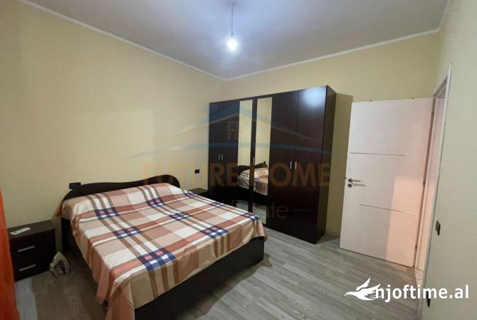 Shtepi ne shitje Vila Luksoze ne Tirane, 4+1, Mobilimi E mobiluar, Pagesa 280,000  Euro.