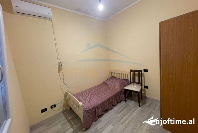 Shtepi ne shitje Vila Luksoze ne Tirane, 4+1, Mobilimi E mobiluar, Pagesa 280,000  Euro.