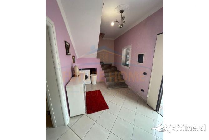 Shtepi ne shitje Vila Luksoze ne Tirane, 4+1, Mobilimi E mobiluar, Pagesa 280,000  Euro.