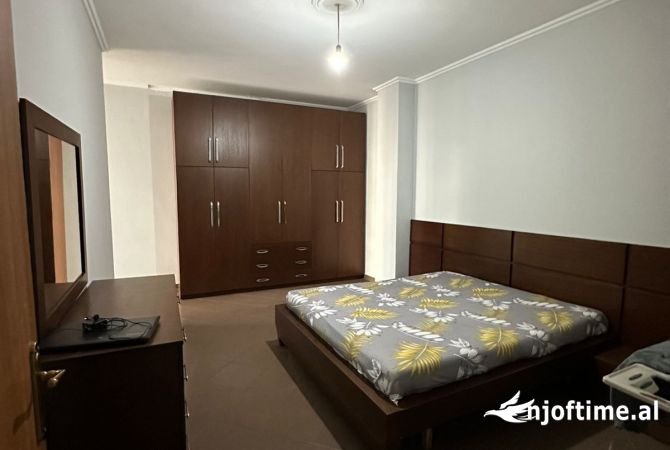 Shtepi ne shitje Apartament ne Tirane, 2+1, Mobilimi E mobiluar, Pagesa 120,000  Euro.