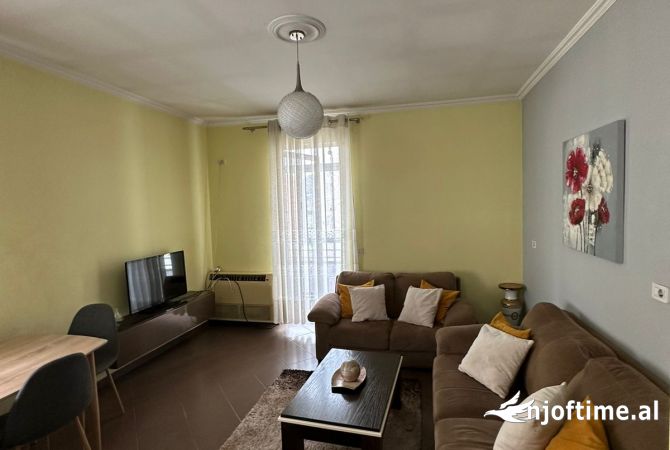 Shtepi ne shitje Apartament ne Tirane, 2+1, Mobilimi E mobiluar, Pagesa 120,000  Euro.