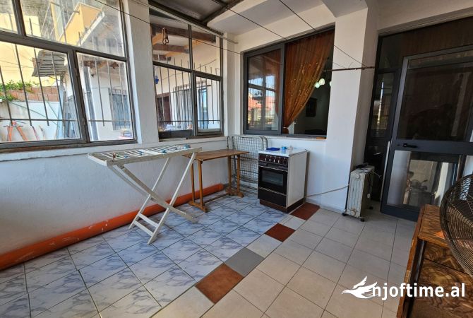 Shtepi ne shitje Apartament ne Tirane, 1+1, Mobilimi E mobiluar, Pagesa 92,700  Euro.