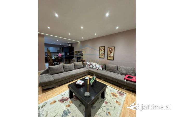 Shtepi ne shitje Apartament ne Tirane, 2+1, Mobilimi E mobiluar, Pagesa 210,000  Euro.