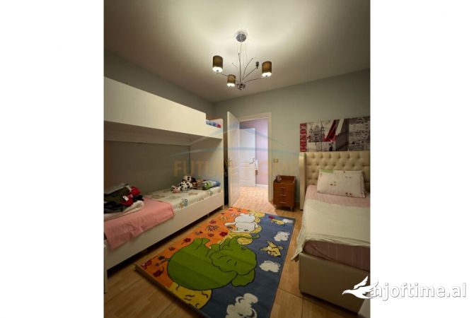 Shtepi ne shitje Apartament ne Tirane, 2+1, Mobilimi E mobiluar, Pagesa 210,000  Euro.