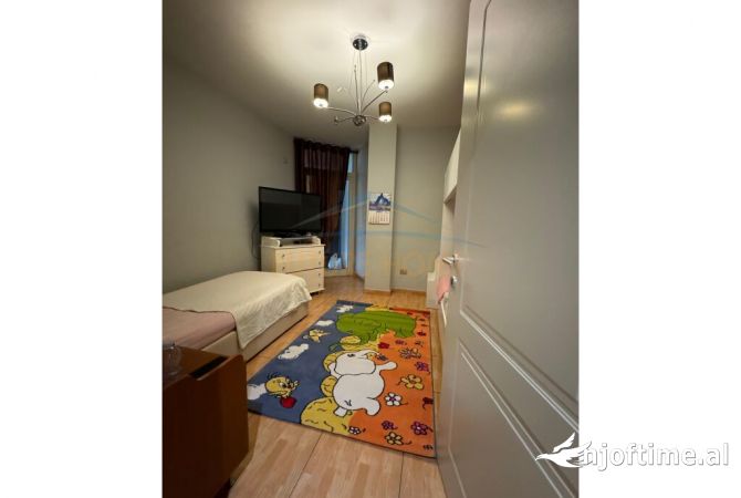 Shtepi ne shitje Apartament ne Tirane, 2+1, Mobilimi E mobiluar, Pagesa 210,000  Euro.