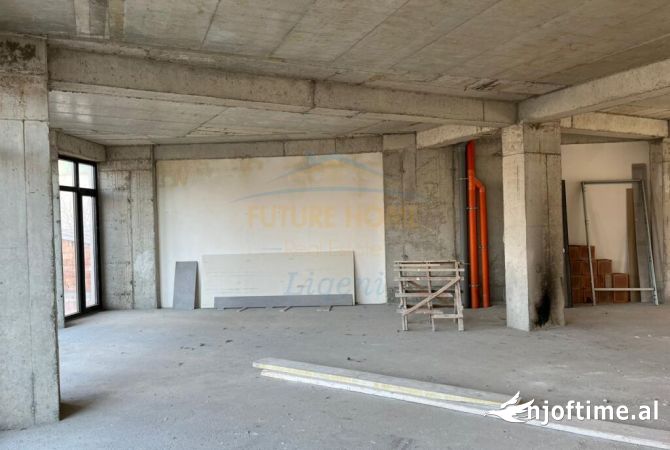 Shitet, Ambient Biznesi, Rruga e Dibres,Tirane.