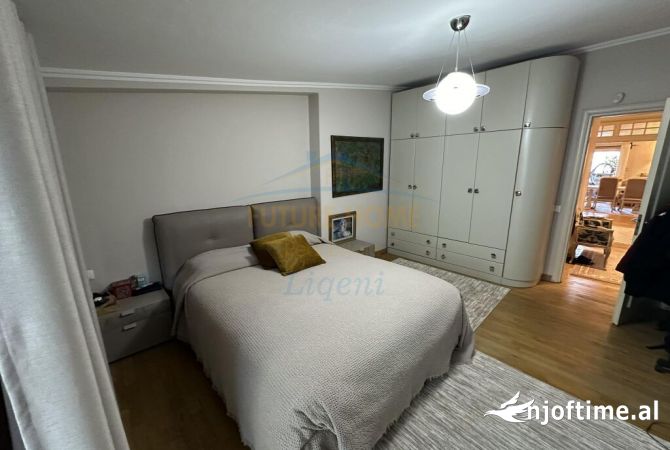 Shtepi ne shitje Penthose(kati i fundit panoramik) ne Tirane, 3+1, Mobilimi E mobiluar, Pagesa 475,000  Euro.