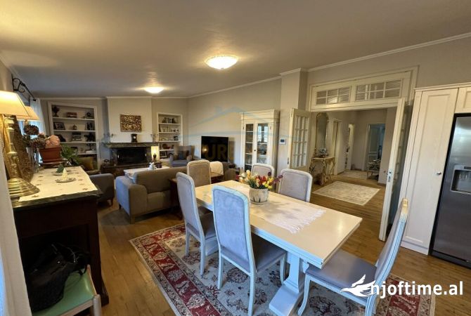 Shtepi ne shitje Penthose(kati i fundit panoramik) ne Tirane, 3+1, Mobilimi E mobiluar, Pagesa 475,000  Euro.