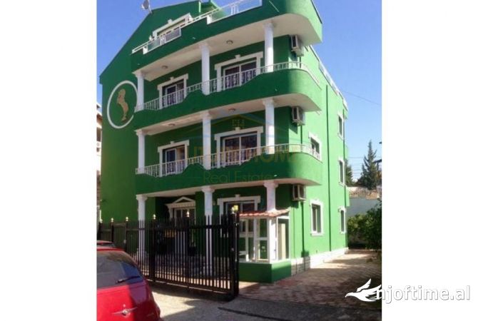 Shtepi me qera 7+1 ne Tirane - 2,800 Euro