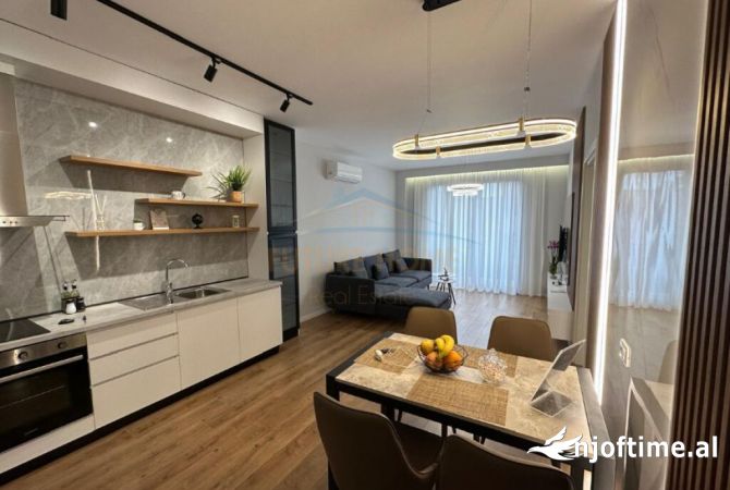 Shtepi ne shitje Apartament ne Tirane, 5+1, Mobilimi E mobiluar, Pagesa 649,000  Euro.