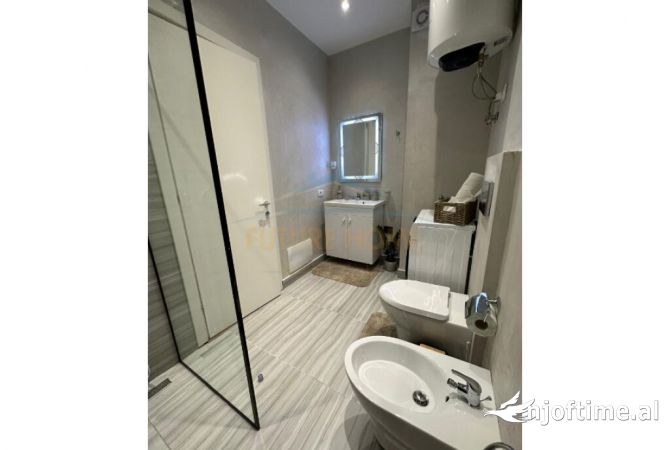 Shtepi ne shitje Apartament ne Tirane, 5+1, Mobilimi E mobiluar, Pagesa 649,000  Euro.