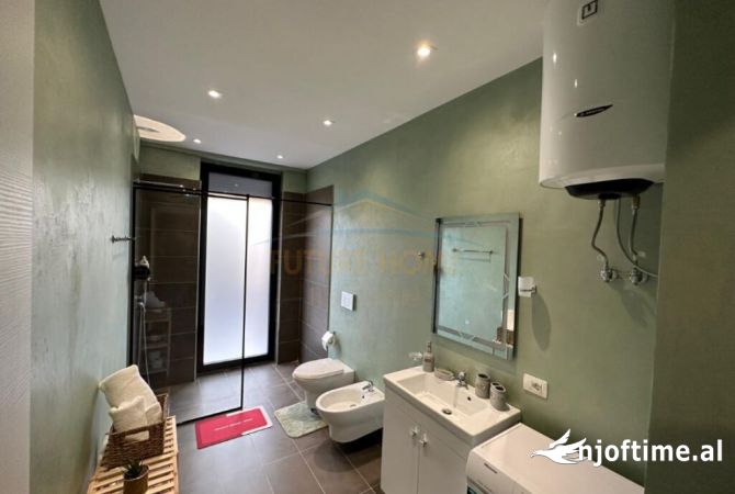 Shtepi ne shitje Apartament ne Tirane, 5+1, Mobilimi E mobiluar, Pagesa 649,000  Euro.