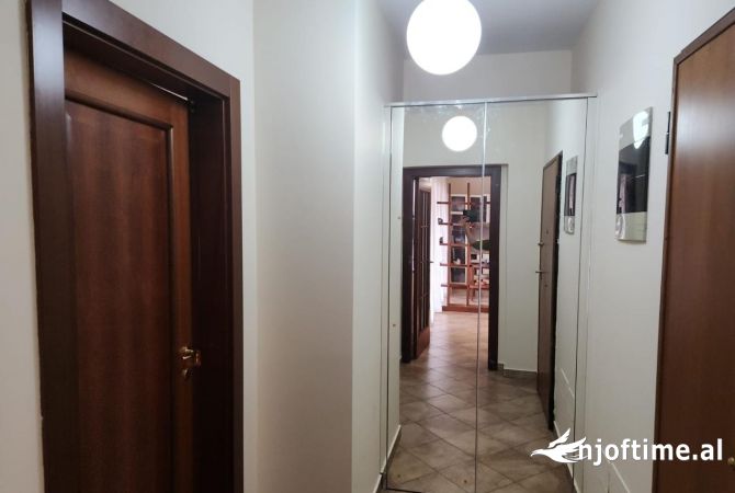 Shtepi me qera Apartament ne Tirane, 2+1, Mobilimi E mobiluar, Pagesa 1,100  Euro.