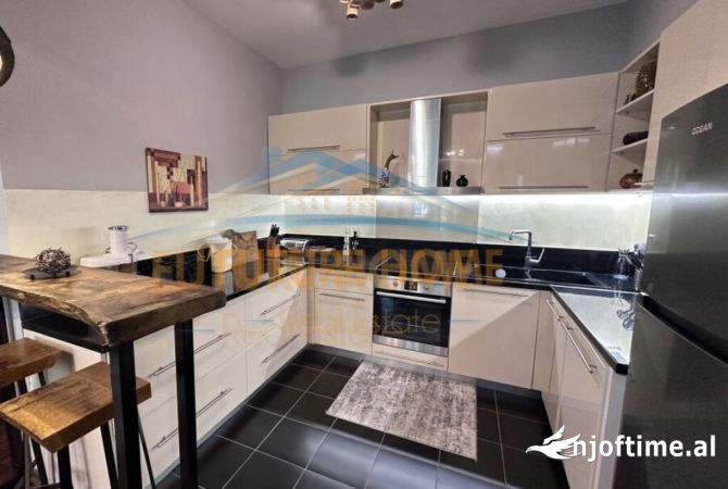 Shtepi ne shitje Apartament ne Tirane, 2+1, Mobilimi E mobiluar, Pagesa 185,000  Euro.