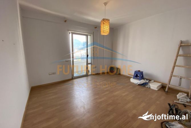 Shtepi ne shitje Apartament ne Tirane, 2+1, Mobilimi Bosh, pa mobiluar, Pagesa 250,000  Euro.