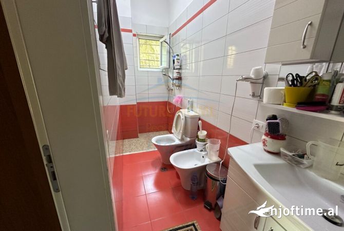 Shtepi ne shitje Apartament ne Tirane, 2+1, Mobilimi E mobiluar, Pagesa 200,000  Euro.