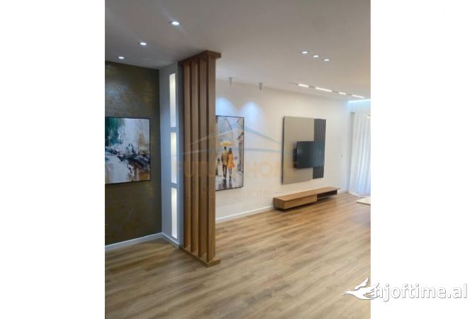 Shtepi ne shitje Apartament ne Tirane, 2+1, Mobilimi Pjeserisht e mobiluar, Pagesa 280,000  Euro.