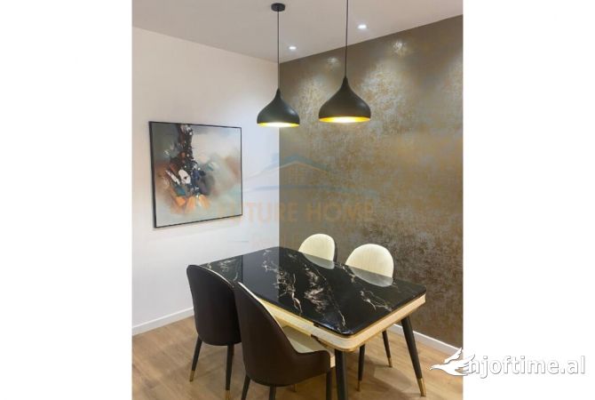 Shtepi ne shitje Apartament ne Tirane, 2+1, Mobilimi Pjeserisht e mobiluar, Pagesa 280,000  Euro.