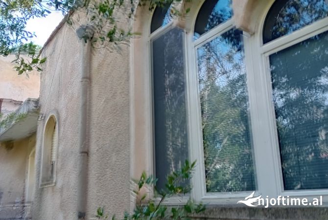 Shtepi ne shitje Shtepi Private ne Durres, 5+1, Mobilimi Bosh, pa mobiluar, Pagesa 550,000  Euro.