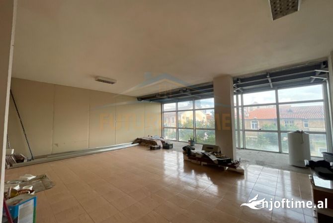 Ambient biznesi me qera 3+1 ne Tirane - 1,800 Euro