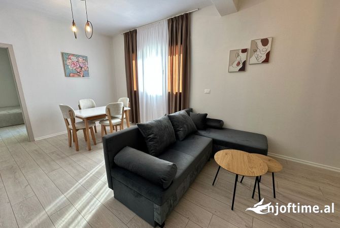 Shtepi me qera Apartament ne Tirane, 2+1, Mobilimi E mobiluar, Pagesa 600  Euro.