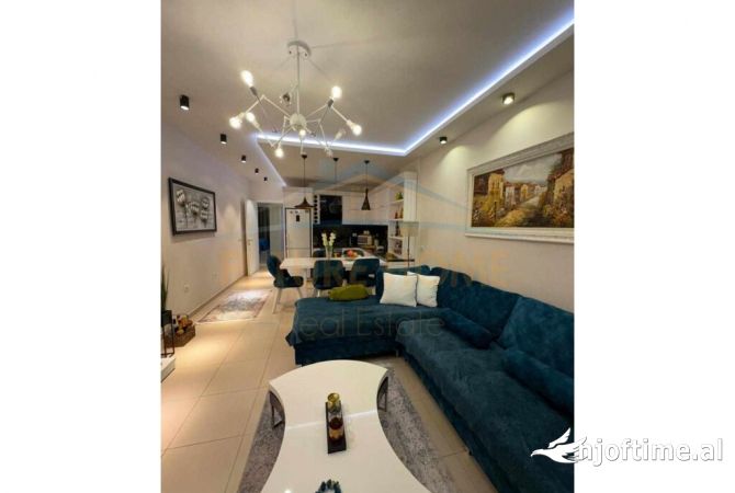 Shtepi ne shitje Apartament ne Tirane, 2+1, Mobilimi E mobiluar, Pagesa 222,400  Euro.