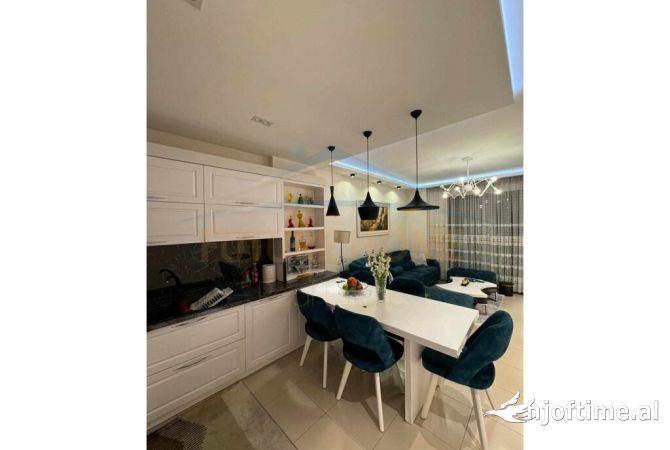 Shtepi ne shitje Apartament ne Tirane, 2+1, Mobilimi E mobiluar, Pagesa 222,400  Euro.