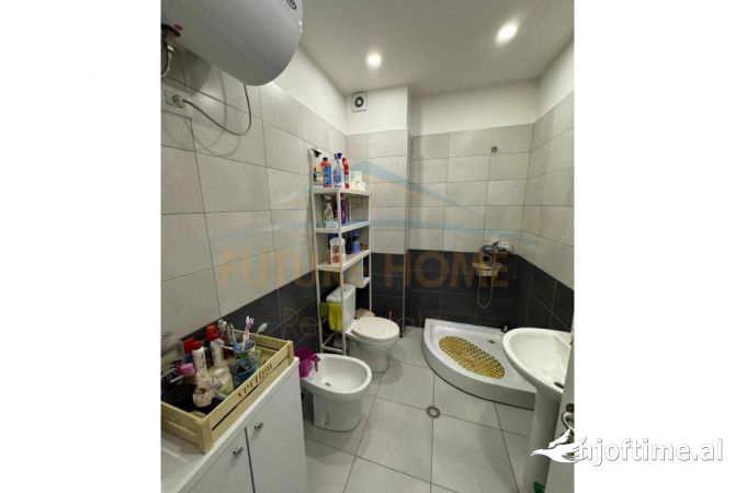 Shtepi ne shitje Apartament ne Tirane, 2+1, Mobilimi E mobiluar, Pagesa 222,400  Euro.