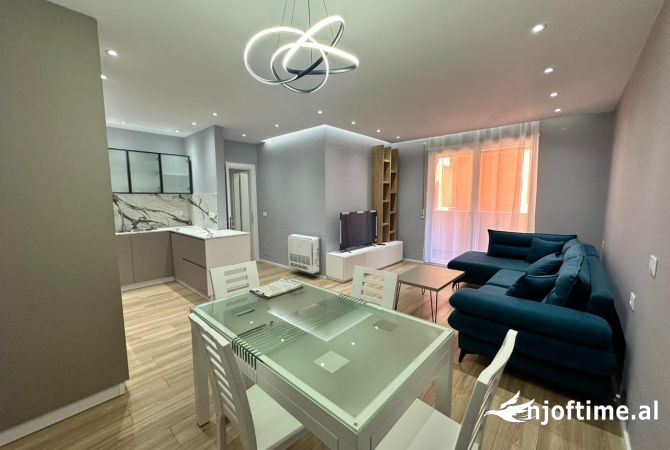 Shtepi me qera Apartament ne Tirane, 2+1, Mobilimi E mobiluar, Pagesa 700  Euro.