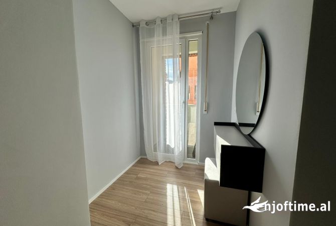 Shtepi me qera Apartament ne Tirane, 2+1, Mobilimi E mobiluar, Pagesa 700  Euro.