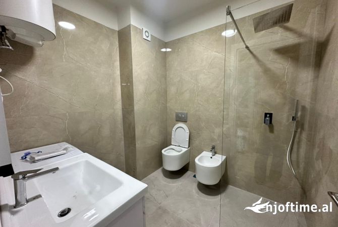 Shtepi me qera Apartament ne Tirane, 2+1, Mobilimi E mobiluar, Pagesa 700  Euro.