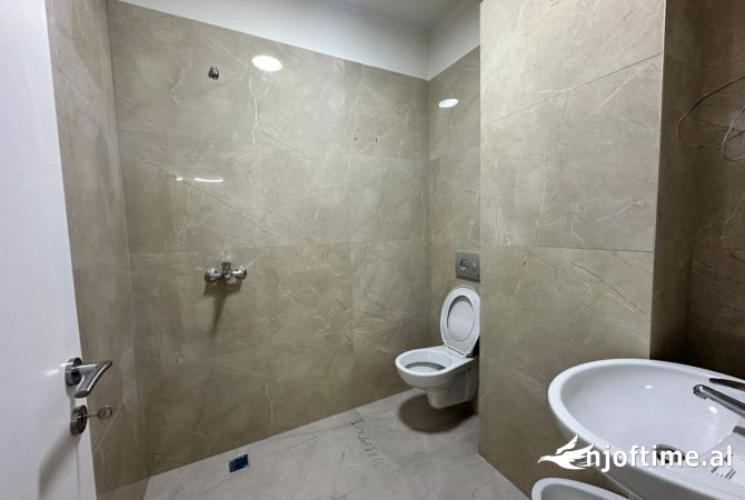 Shtepi me qera Apartament ne Tirane, 2+1, Mobilimi E mobiluar, Pagesa 700  Euro.