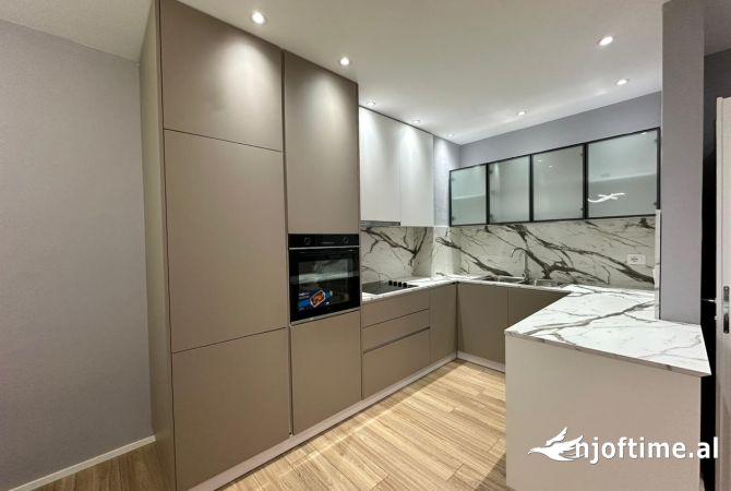 Shtepi me qera Apartament ne Tirane, 2+1, Mobilimi E mobiluar, Pagesa 700  Euro.