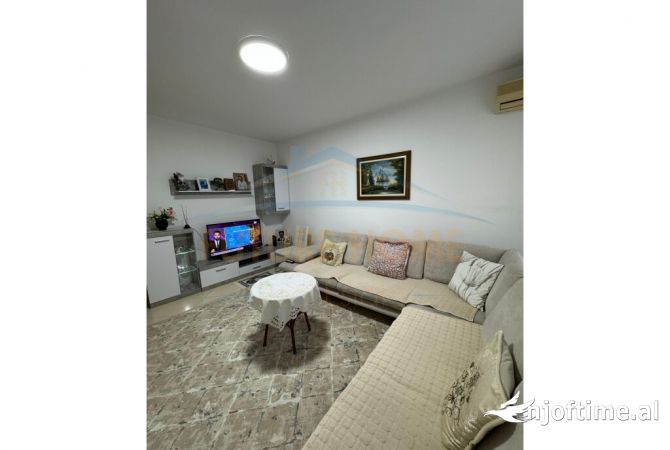 Shtepi ne shitje Apartament ne Tirane, 3+1, Mobilimi E mobiluar, Pagesa 180,000  Euro.