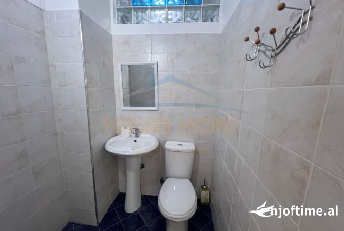 Shtepi ne shitje Apartament ne Tirane, 2+1, Mobilimi E mobiluar, Pagesa 131,000  Euro.