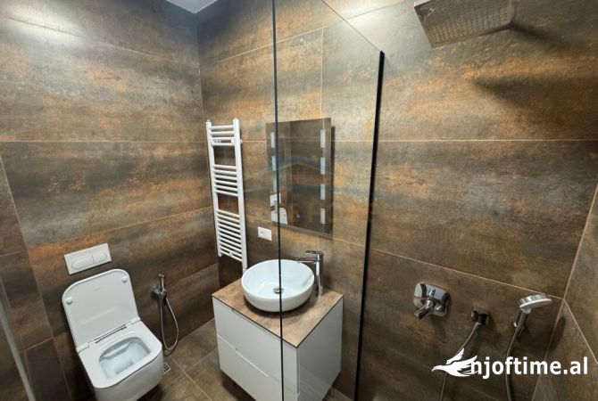 Shtepi me qera Apartament ne Tirane, 2+1, Mobilimi E mobiluar, Pagesa 1,800  Euro.